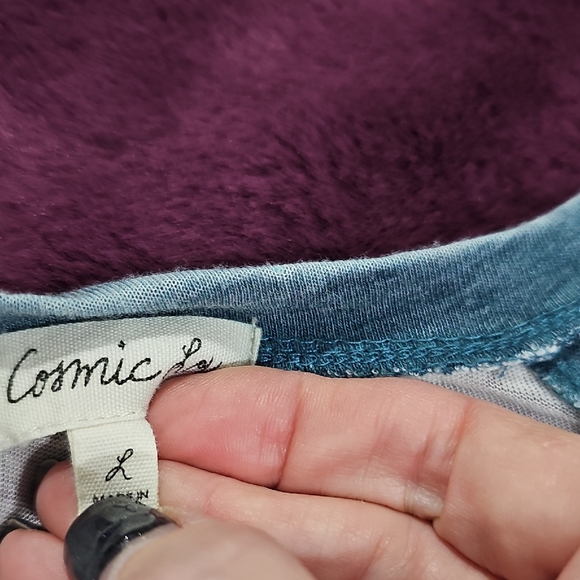 Casual Blue and White Graphic Tee - Picture 6 of 6